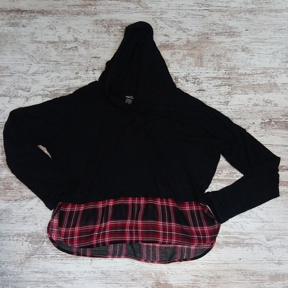 Rue21 Tops - Rue21 Charcoal Gray Plaid Lightweight Hoodie Top